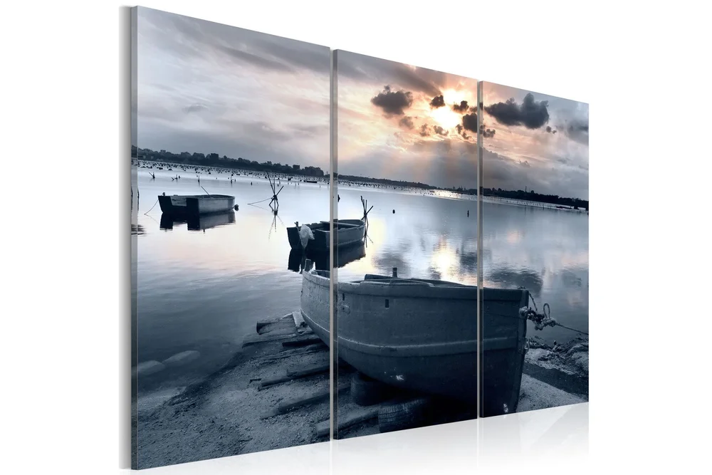 Bilde A small boat by a lake 90×60 v:3642680 Bilde A small boat by a lake 90×60 v:3642680